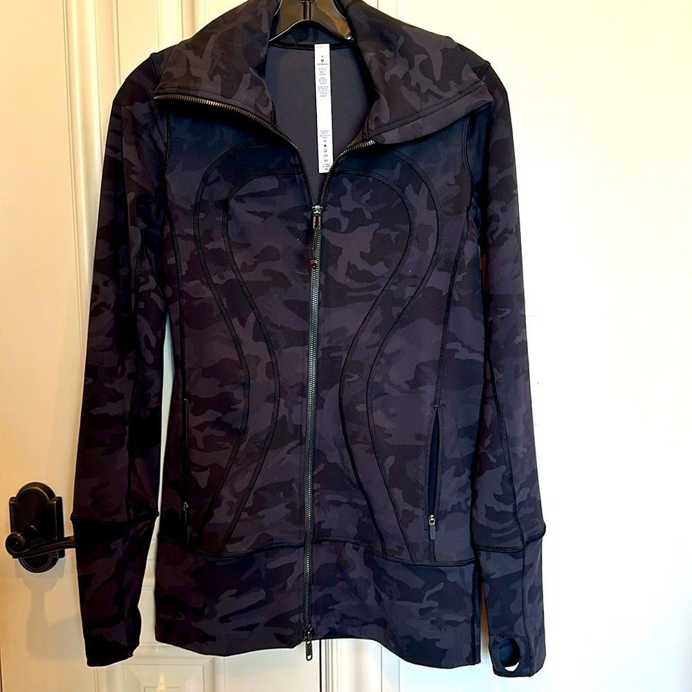LULULEMON zip front jacket camouflage- size 6